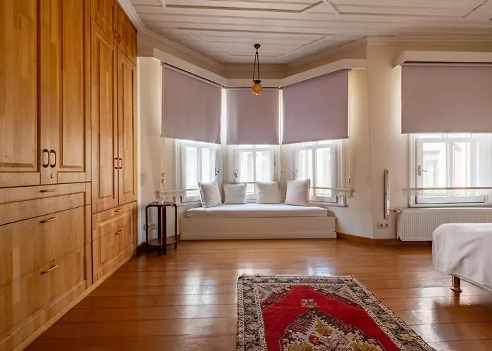 Terrace Triplex In Peninsula