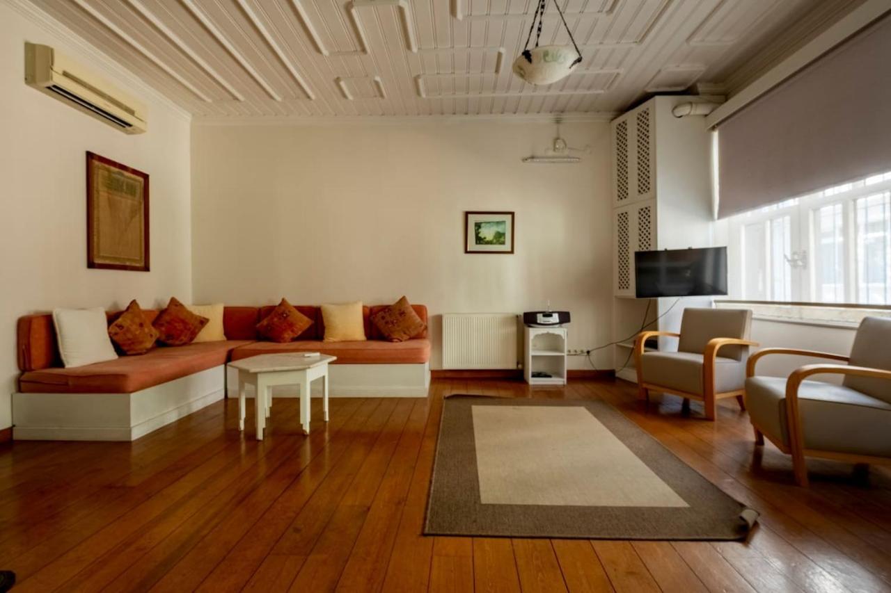 Terrace Triplex In Peninsula Villa